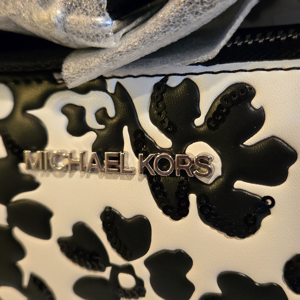NWT Michael Kors Black and White Floral Shoulder/Crossbody Bag 10x6x3.5 - Picture 3 of 7
